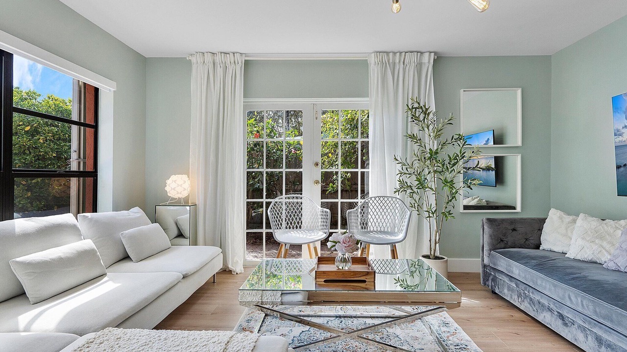 Photo of Livingroom in River Oaks