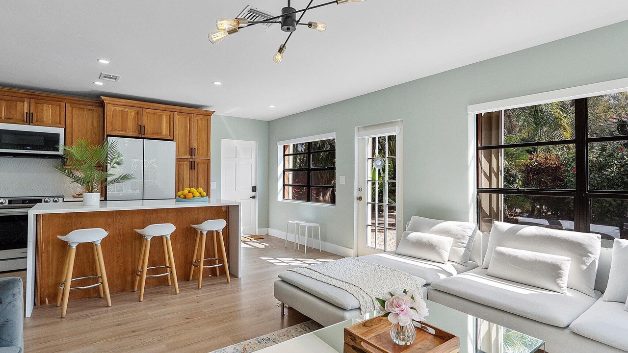 Photo of Livingroom in River Oaks