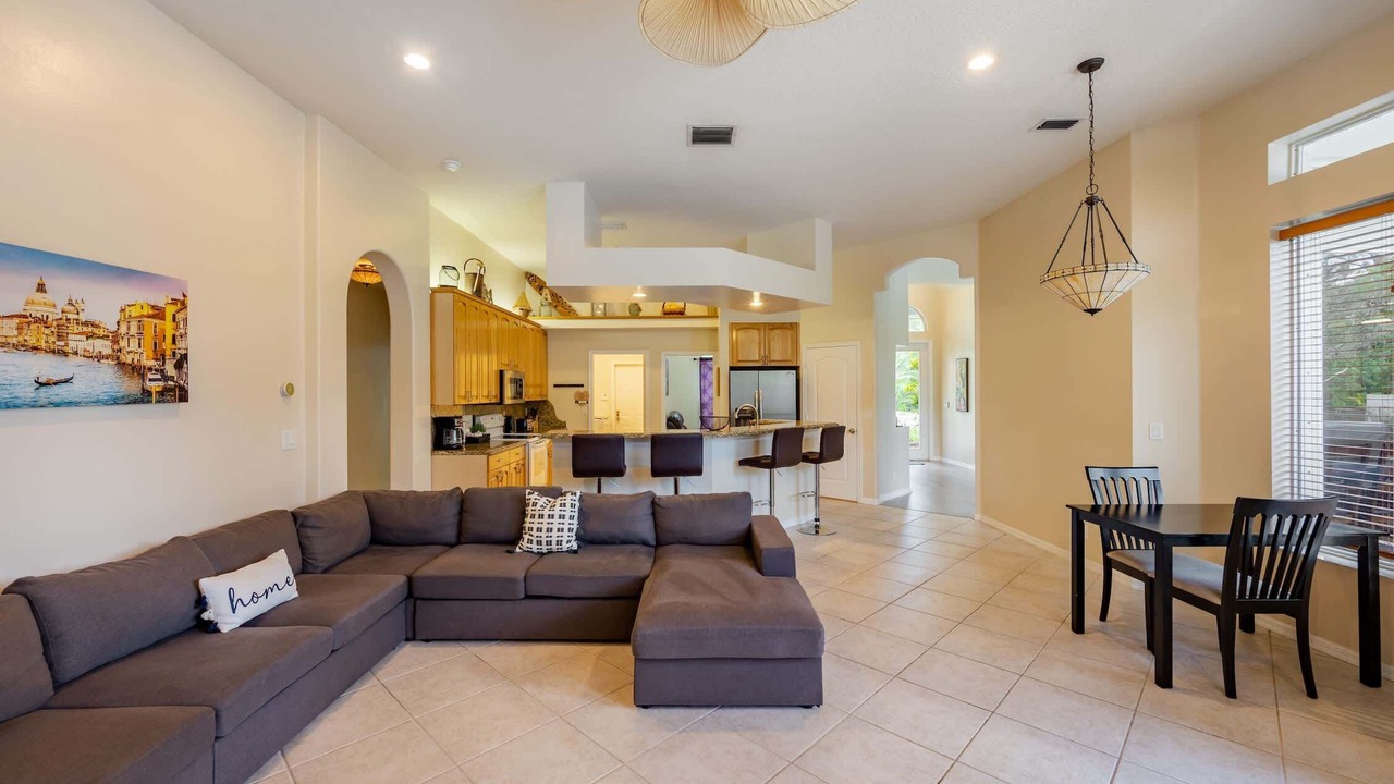 Photo of Livingroom in Hunt Club