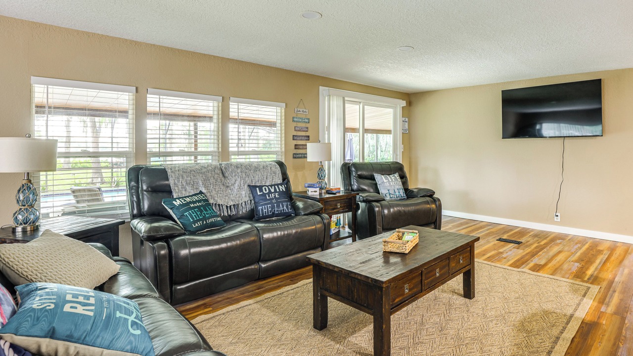 Photo of Livingroom in Edgewood