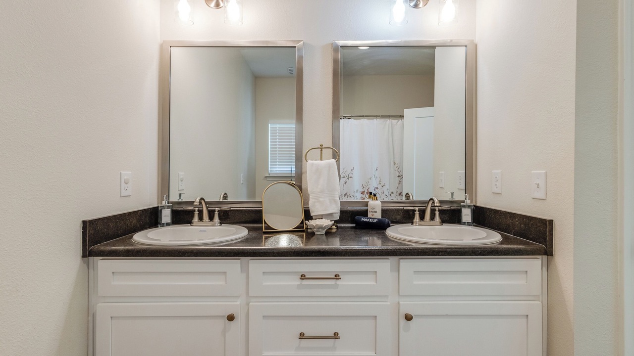 Photo of Bathroom in Laurel Hill