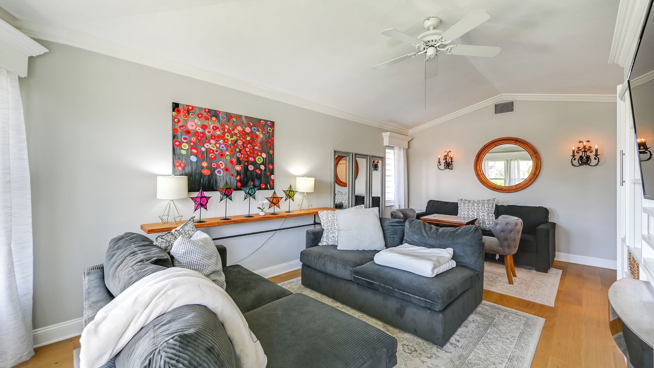 Photo of Livingroom in Crown Pointe