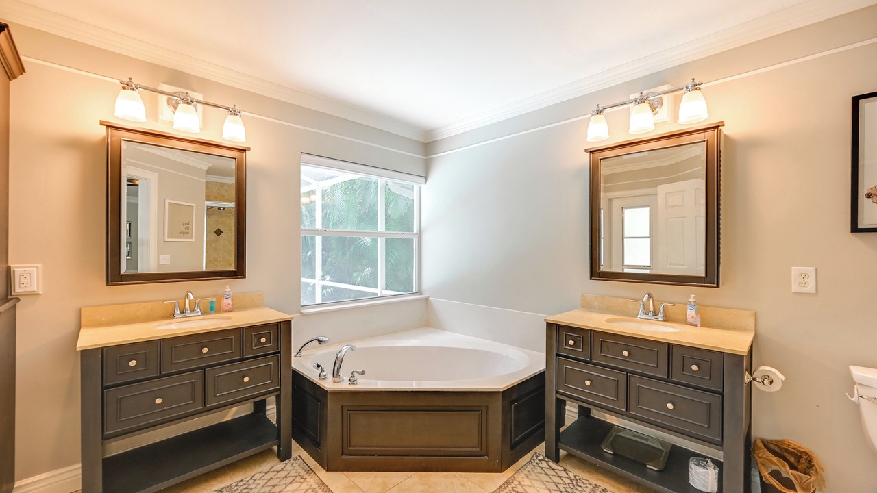 Photo of Bathroom in Crown Pointe