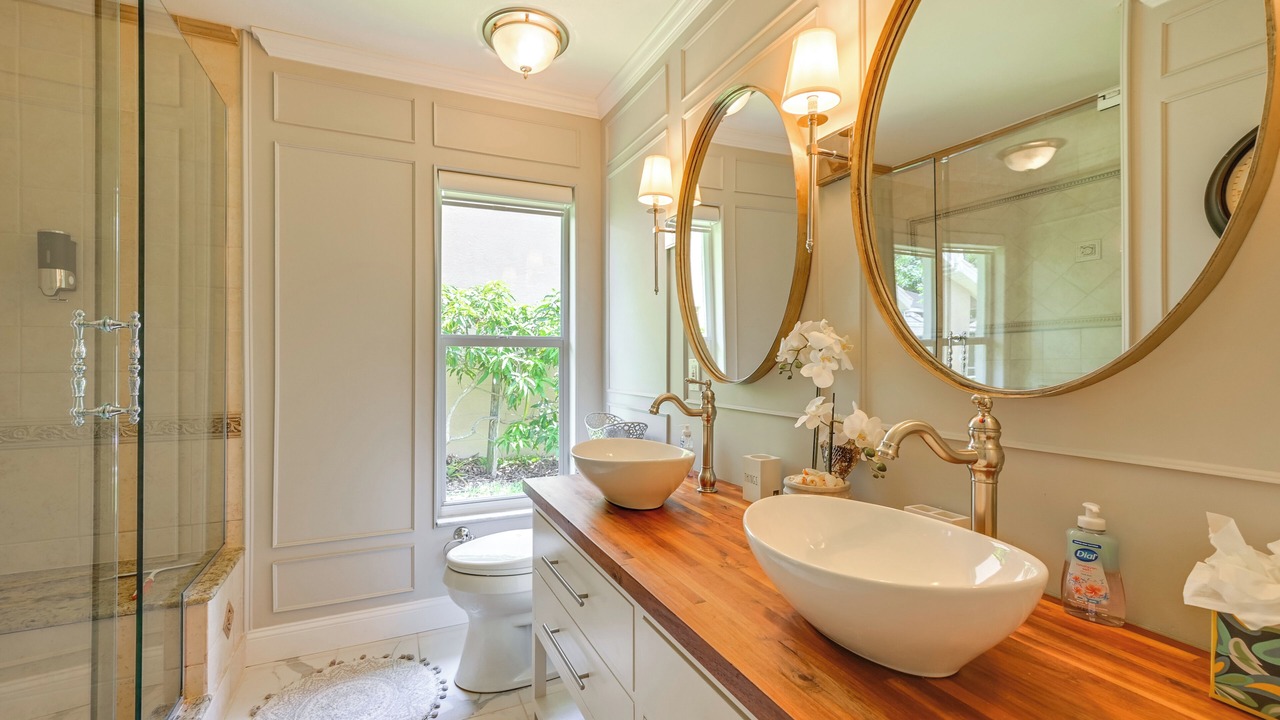 Photo of Bathroom in Crown Pointe