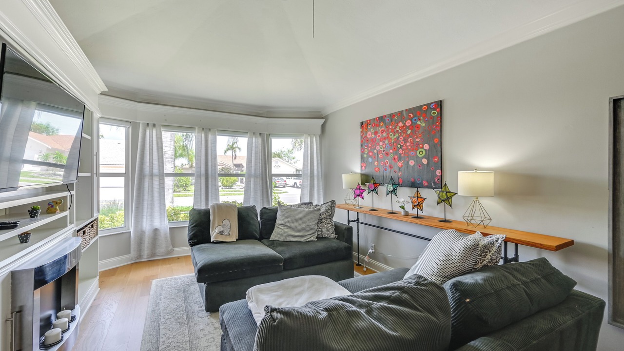 Photo of Livingroom in Crown Pointe