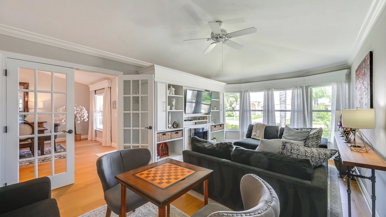 Photo of Livingroom in Crown Pointe