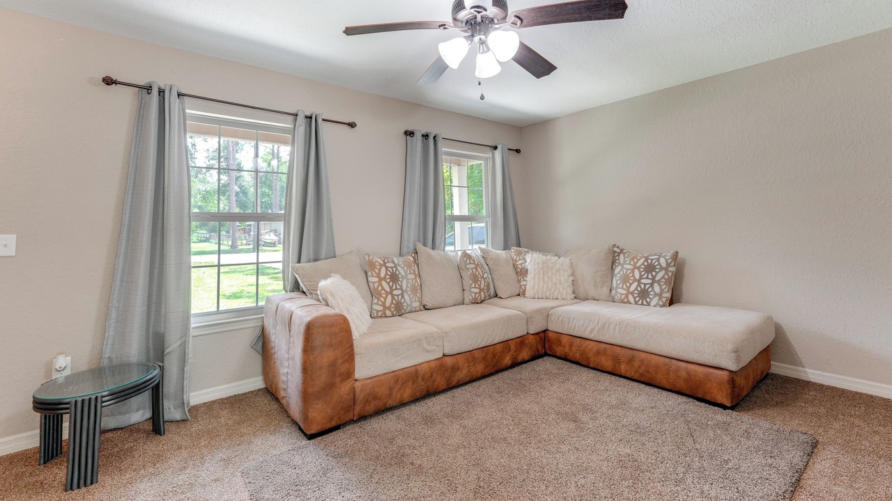 Photo of Livingroom in Candler