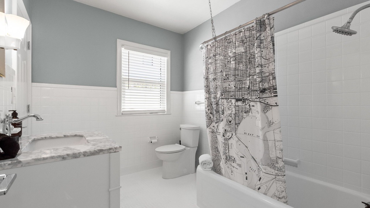Photo of Bathroom in New Suburb Beautiful