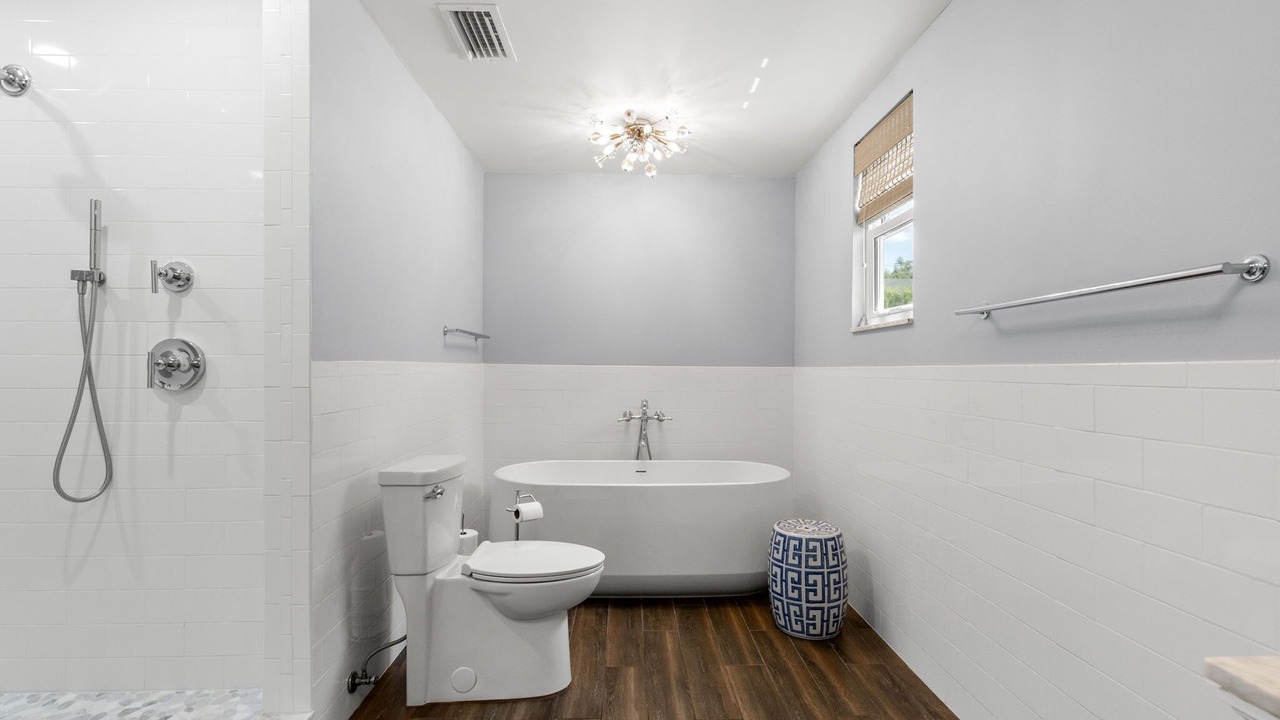 Photo of Bathroom in New Suburb Beautiful