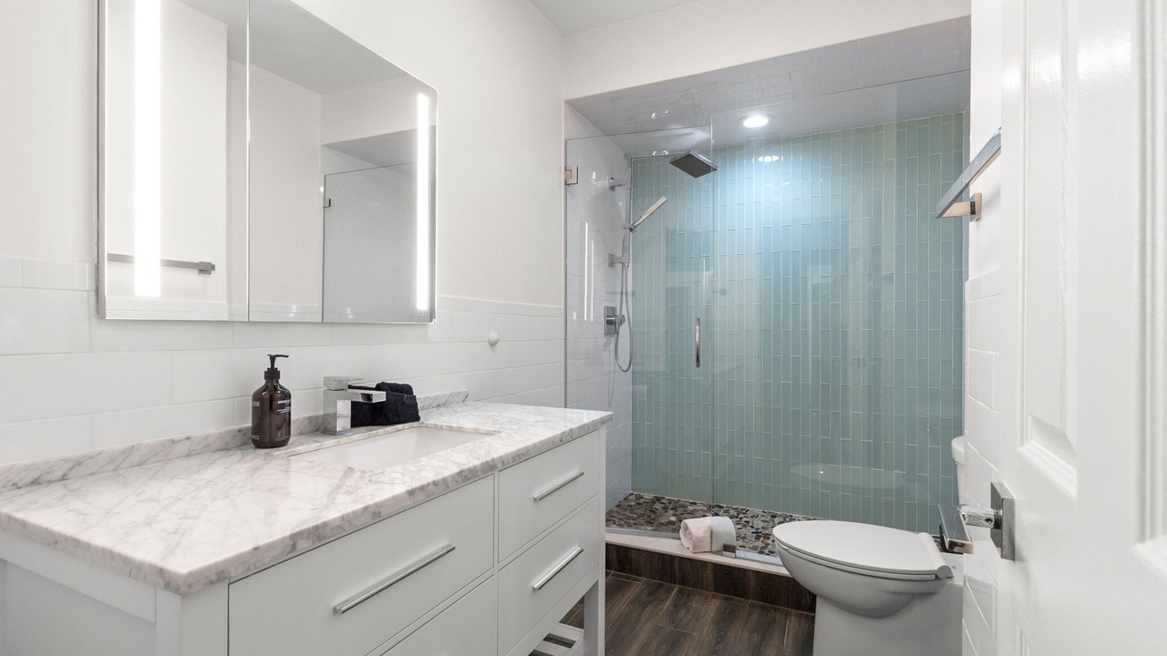 Photo of Bathroom in New Suburb Beautiful