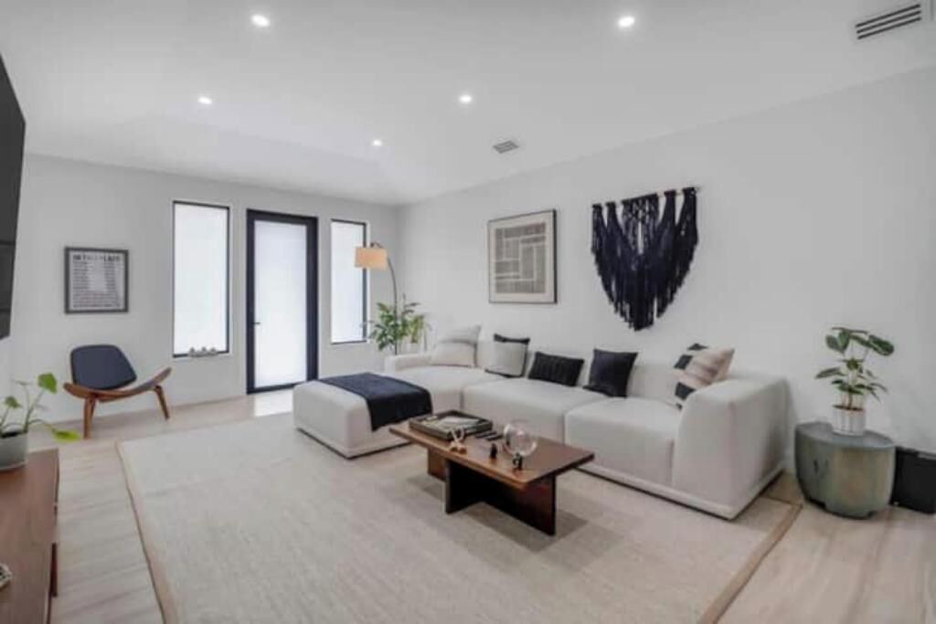 Photo of Livingroom in Country Club Section