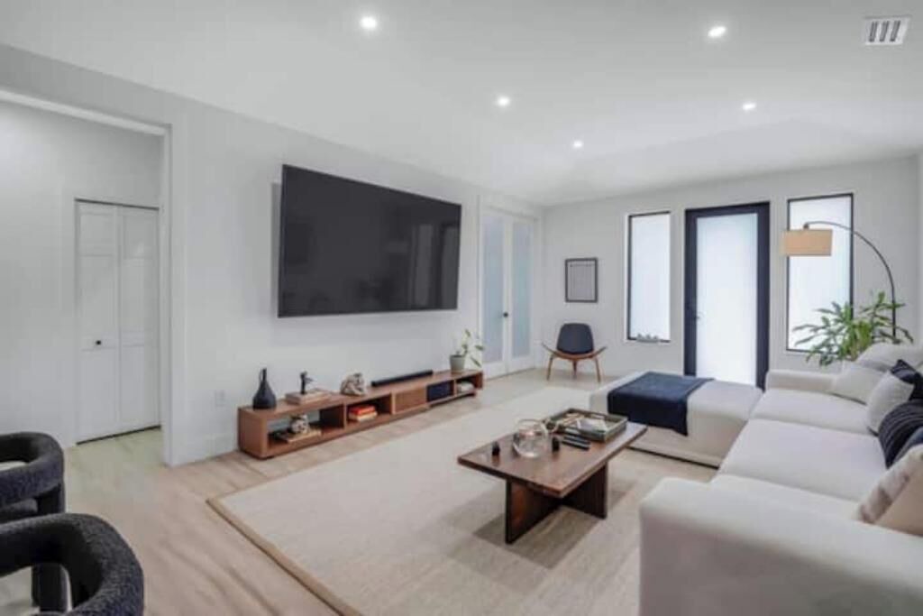 Photo of Livingroom in Country Club Section