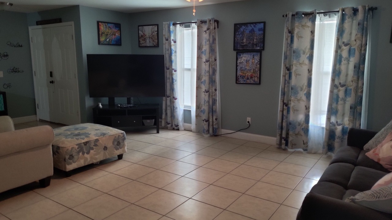 Photo of Livingroom in Longwood