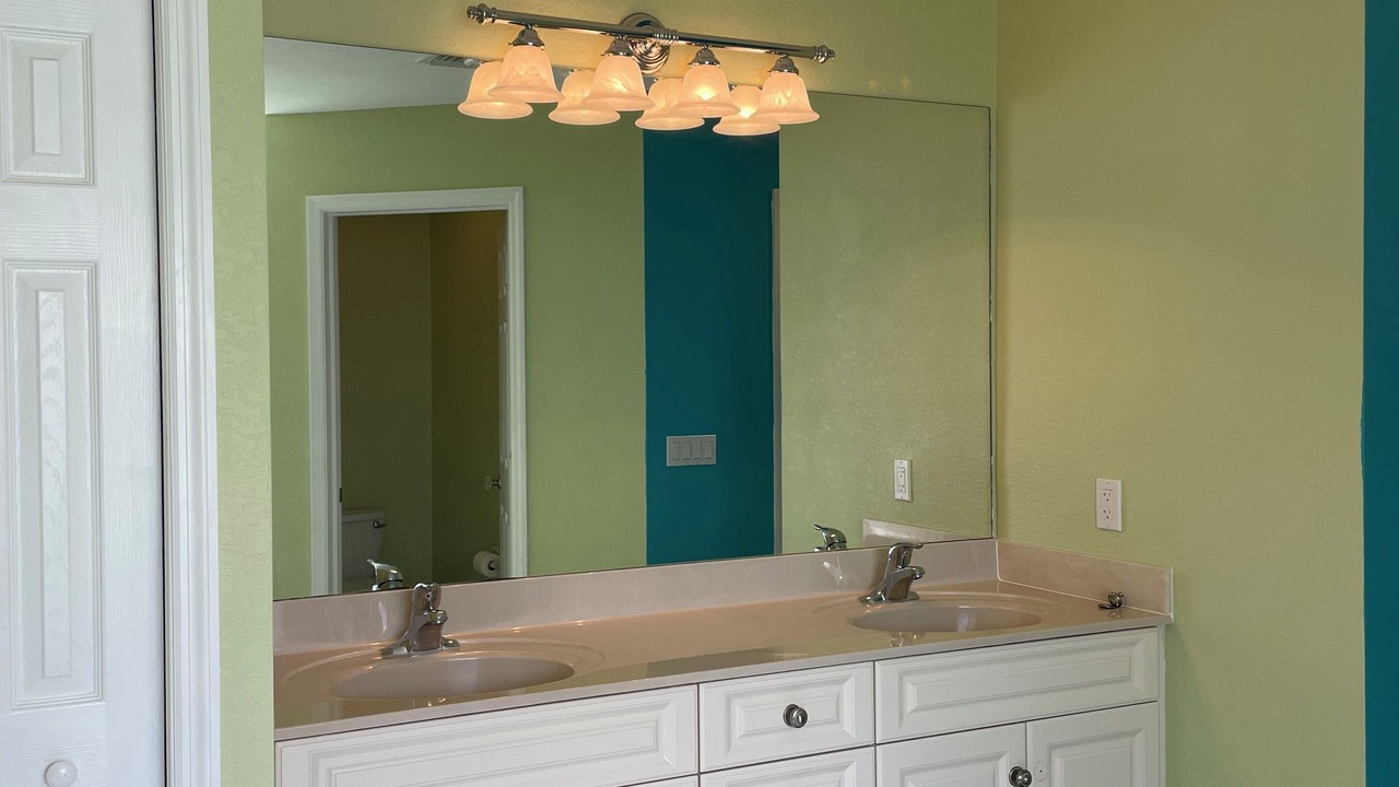 Photo of Bathroom in Eisenhower