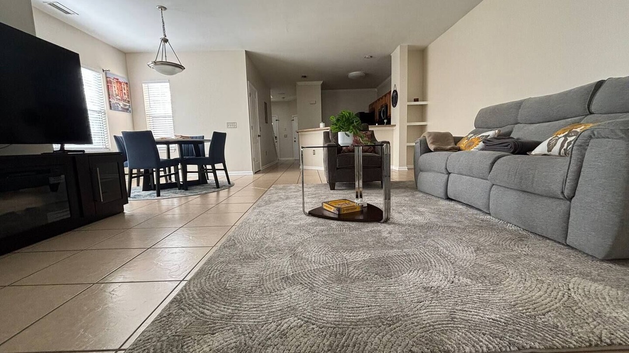 Photo of Livingroom in OakLeaf Plantation