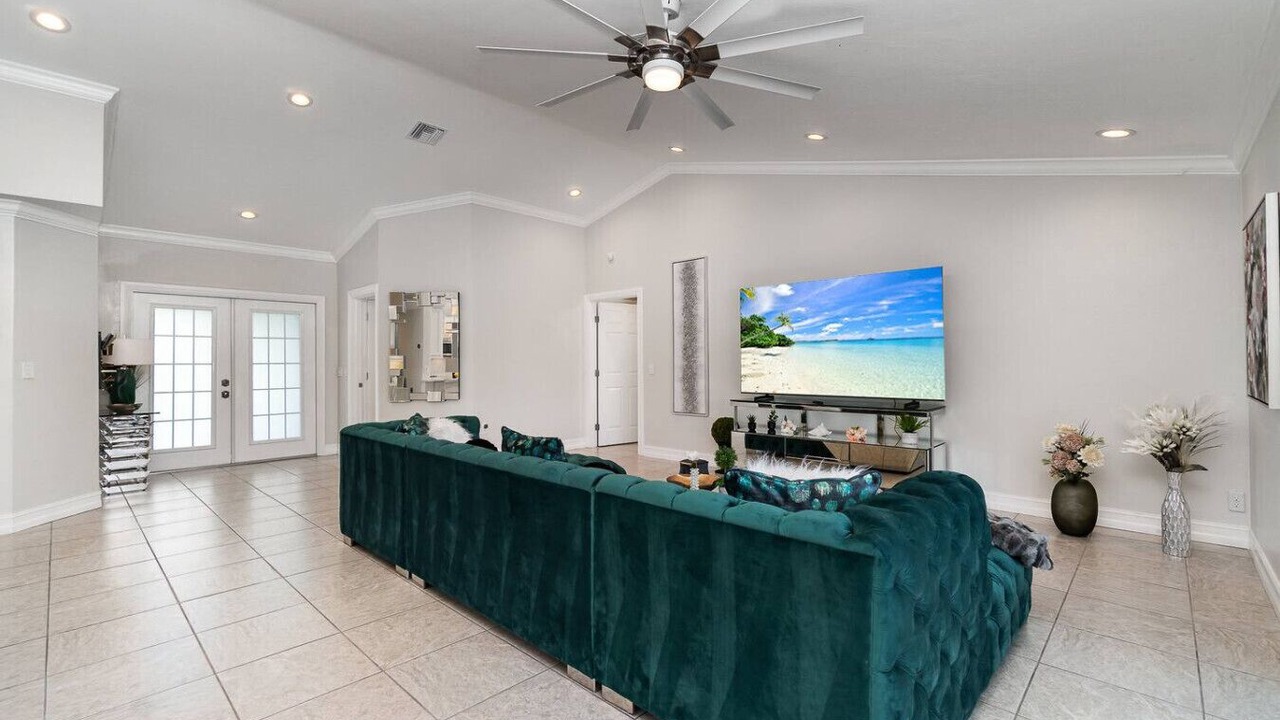Photo of Livingroom in Lochmoor Waterway Estates
