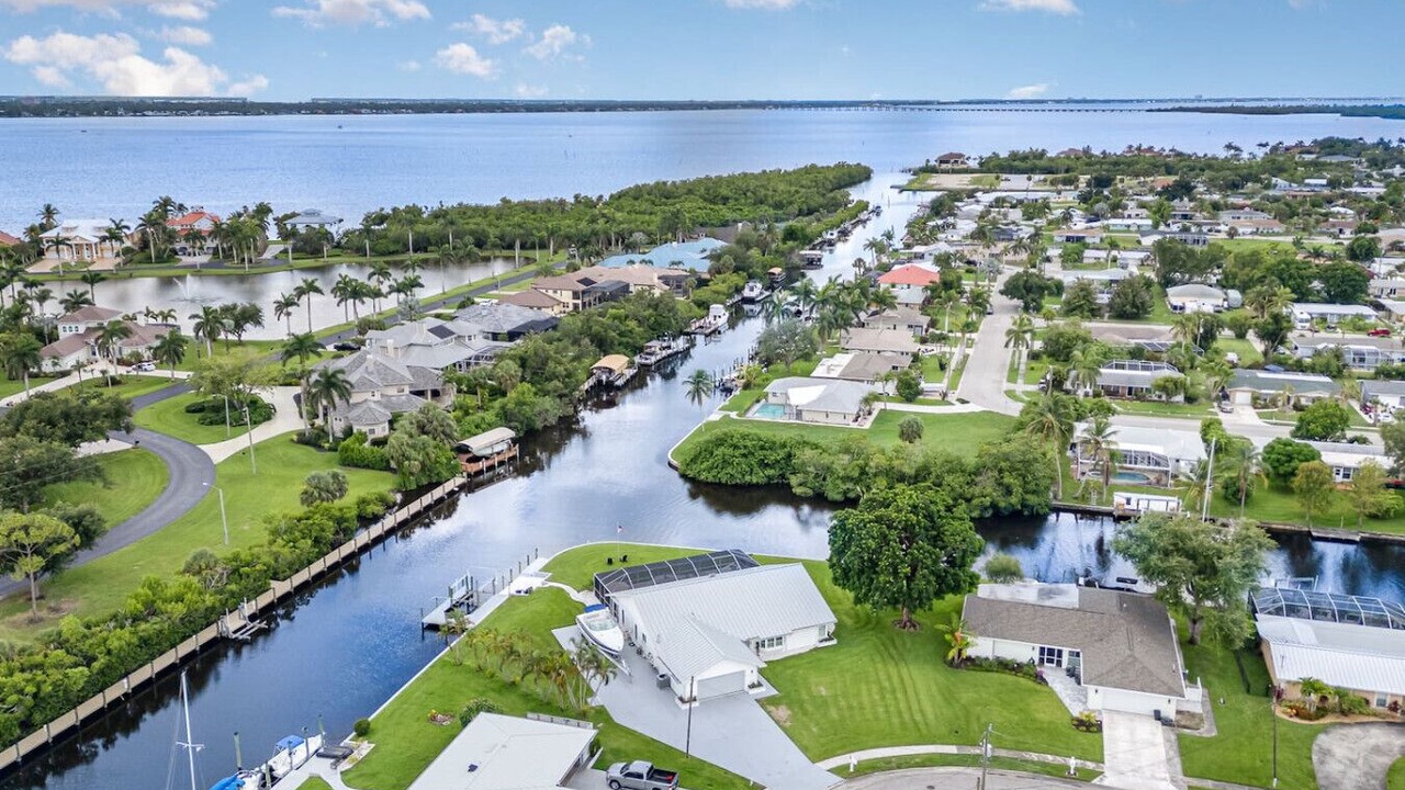 Photo of Outdoor in Lochmoor Waterway Estates