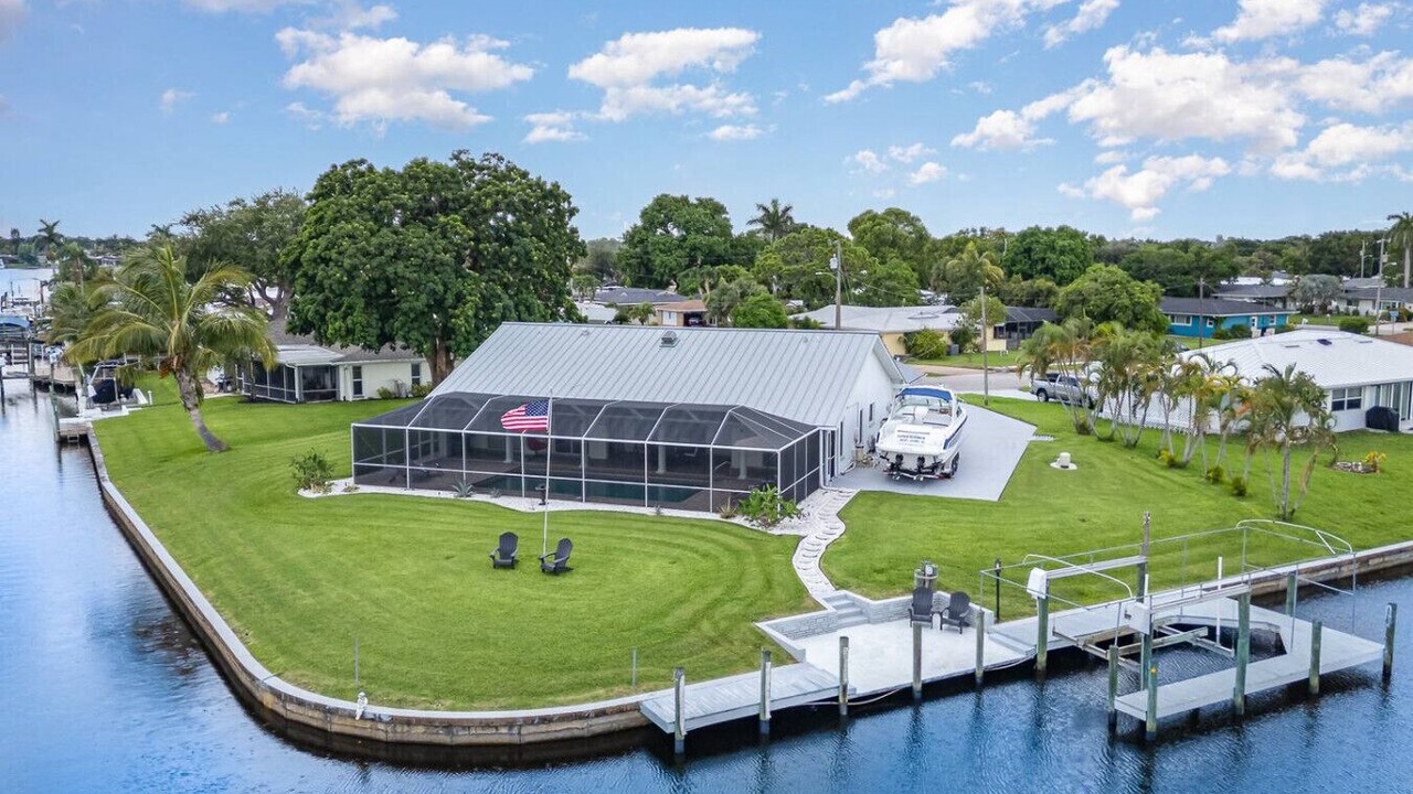 Photo of Outdoor in Lochmoor Waterway Estates