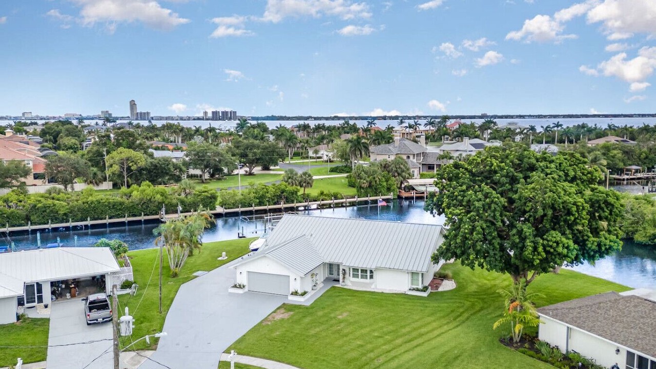 Photo of Outdoor in Lochmoor Waterway Estates