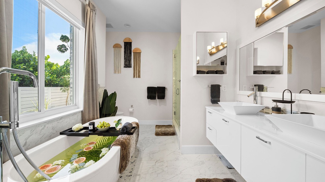 Photo of Bathroom in Poinsettia Heights