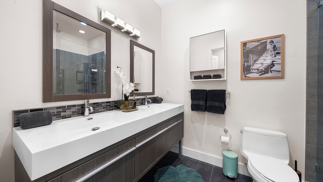 Photo of Bathroom in Poinsettia Heights