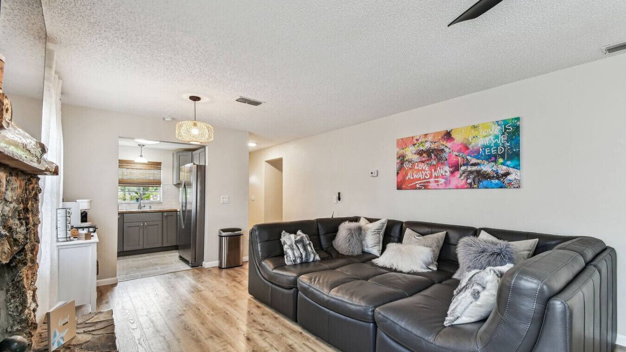 Photo of Livingroom in Mount Plymouth