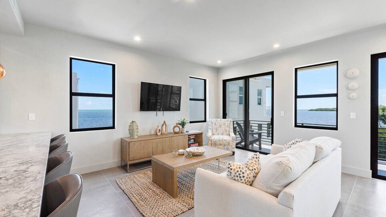 Photo of Livingroom in Monroe County