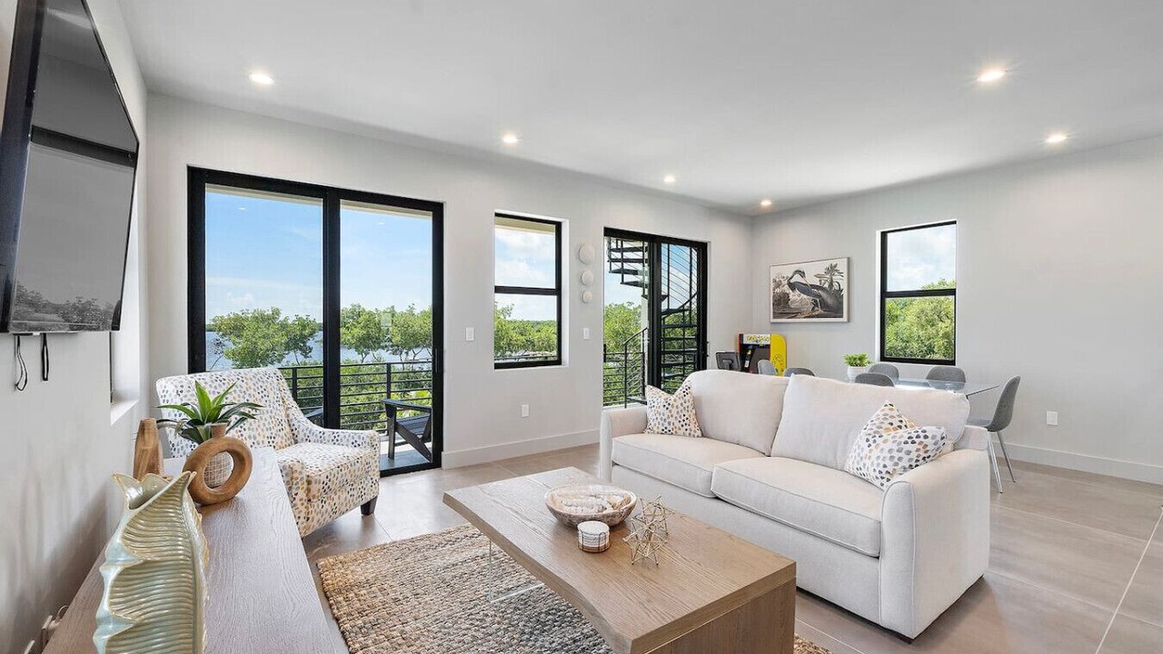 Photo of Livingroom in Monroe County