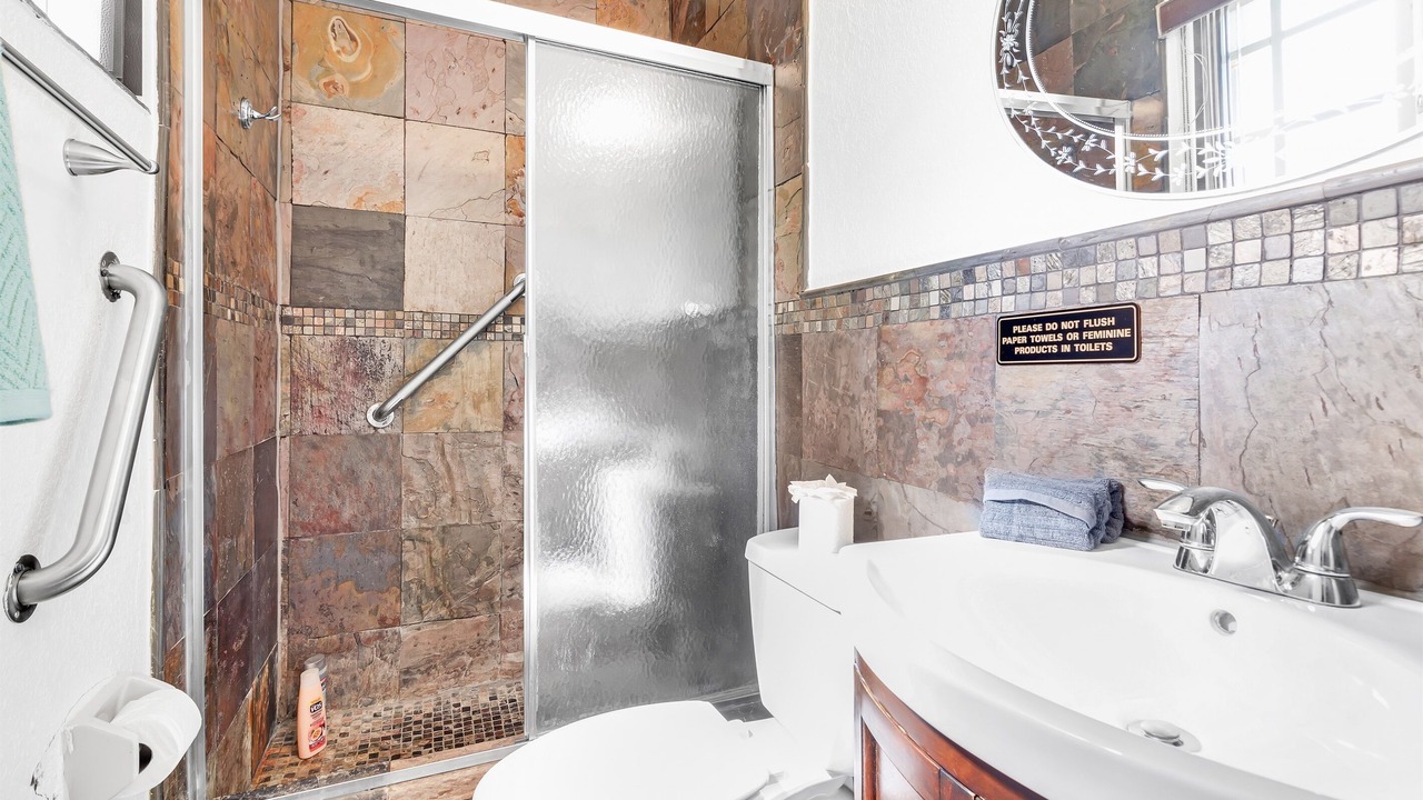 Photo of Bathroom in El Portal