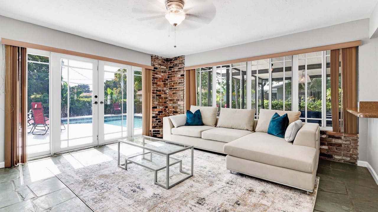 Photo of Livingroom in El Portal