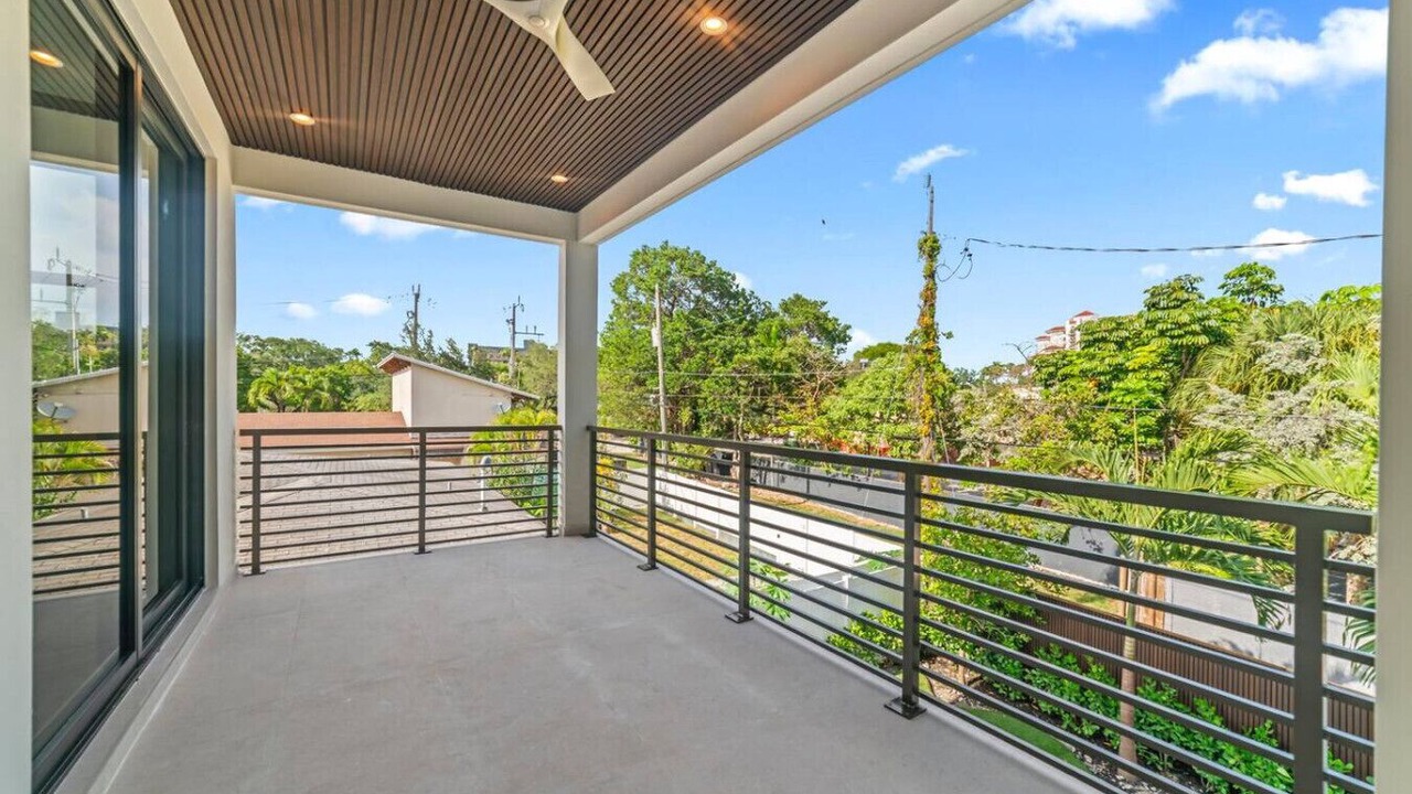 Photo of Patio Balcony in Harbordale