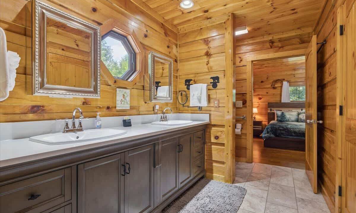 Photo of Bathroom in Sevierville