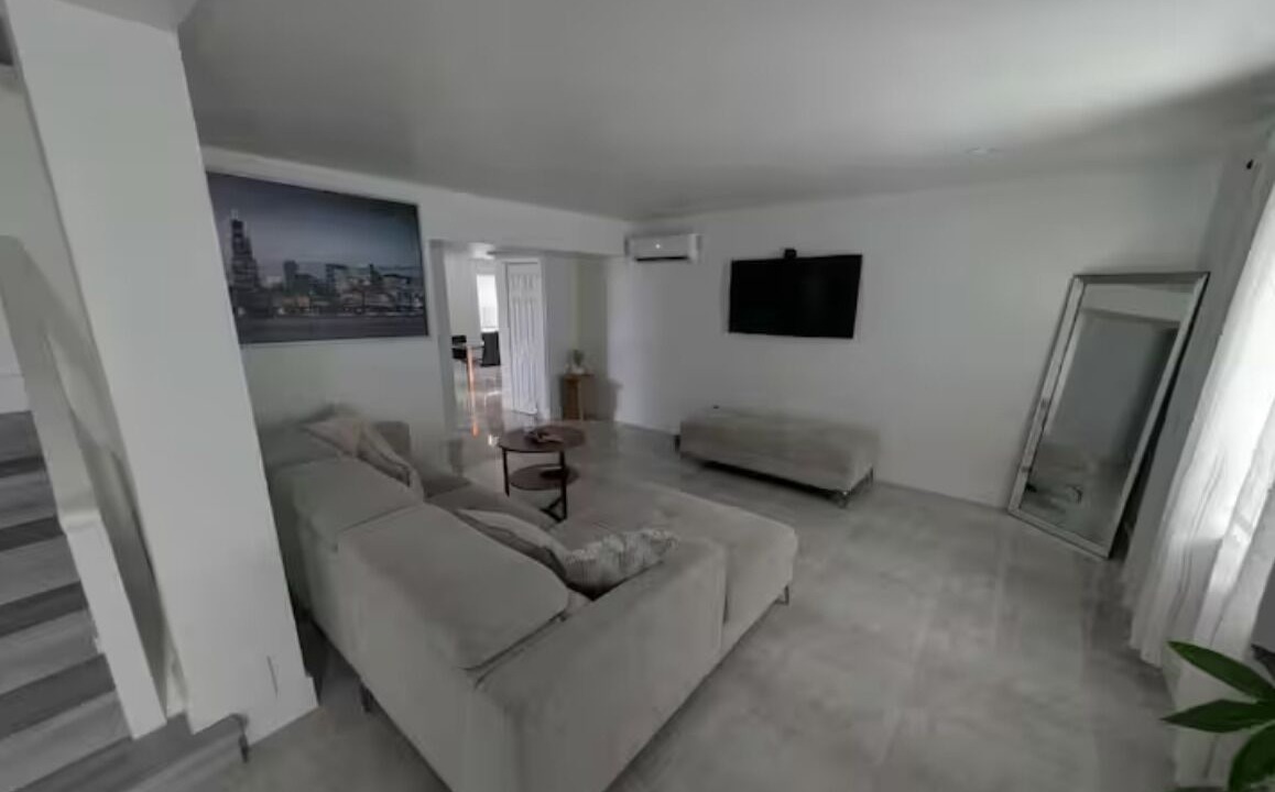 Photo of Livingroom in Edgewood