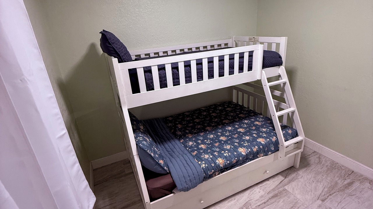 Photo of Bedroom in Pine Castle