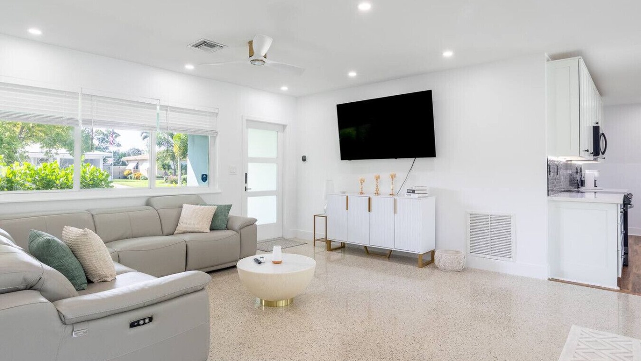 Photo of Livingroom in Garden Isles