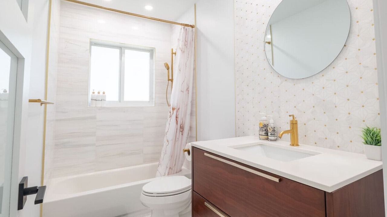 Photo of Bathroom in Garden Isles