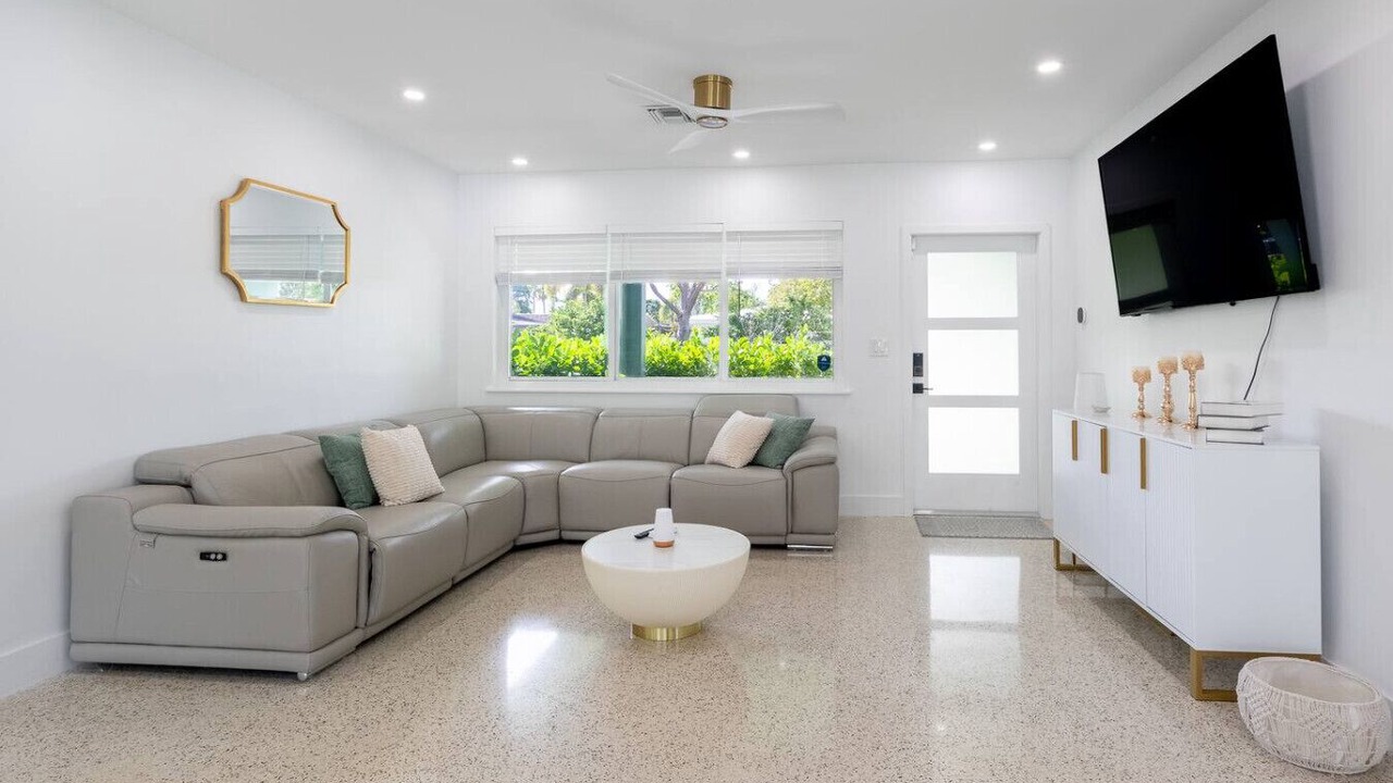Photo of Livingroom in Garden Isles