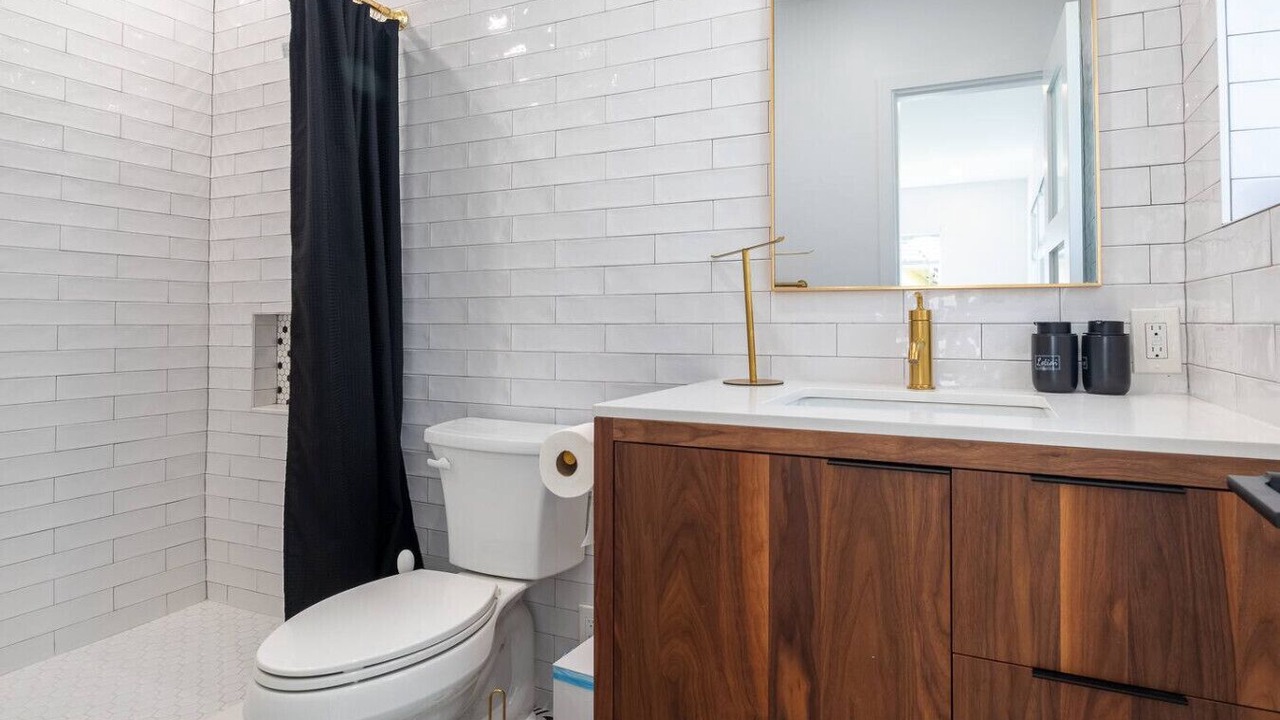Photo of Bathroom in Garden Isles