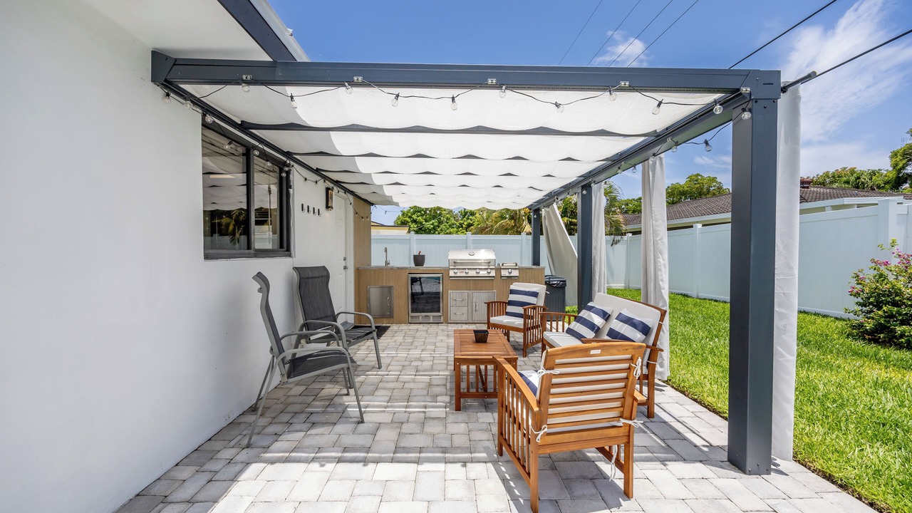 Photo of Patio Balcony in Tropic Palms