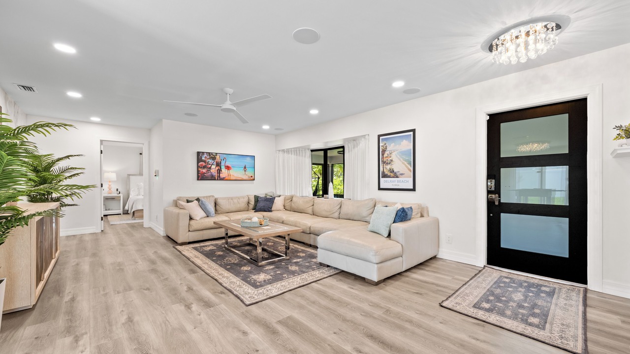 Photo of Livingroom in Tropic Palms