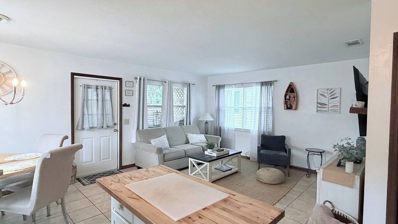 Photo of Livingroom in Salt Springs