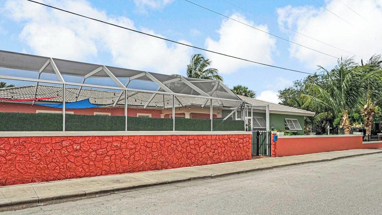 Photo of Outdoor in Parrot Cove