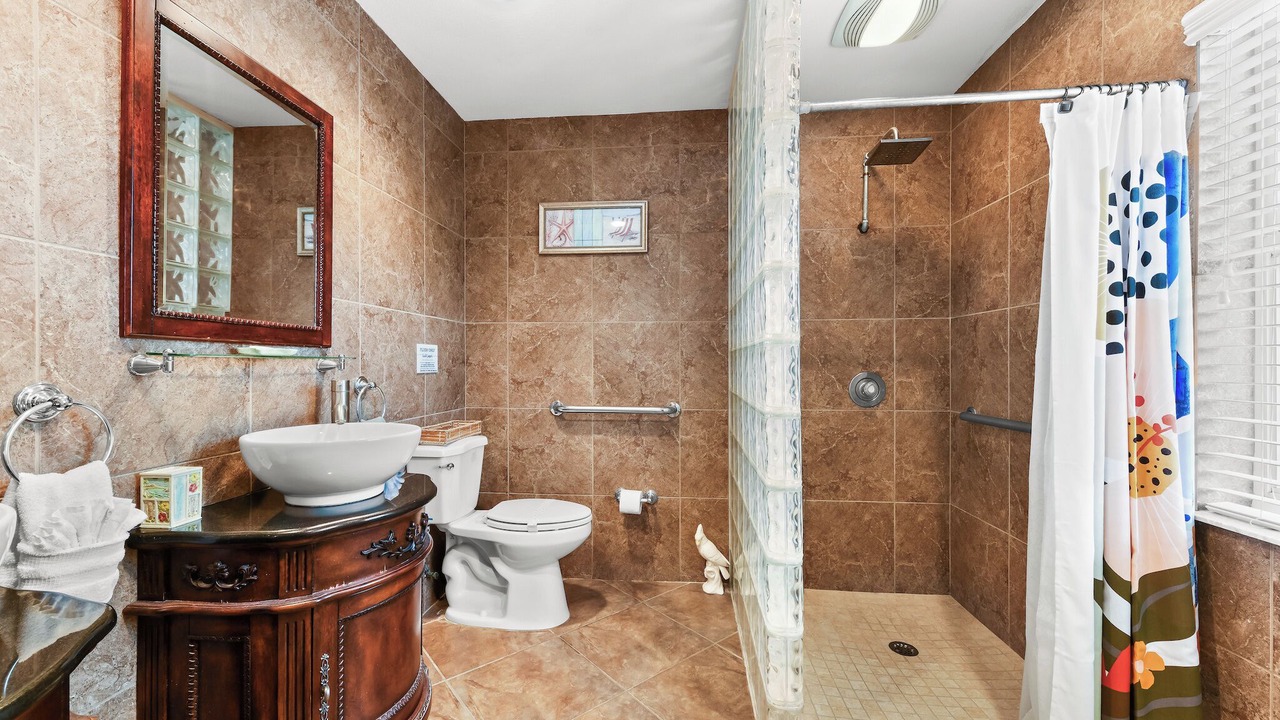 Photo of Bathroom in Lindfields