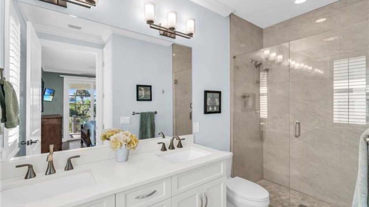 Photo of Bathroom in Mid Island