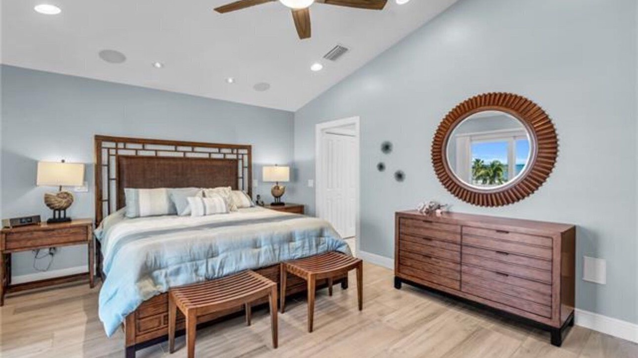 Photo of Bedroom in Mid Island
