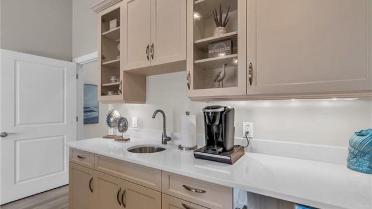 Photo of Kitchen in Mid Island