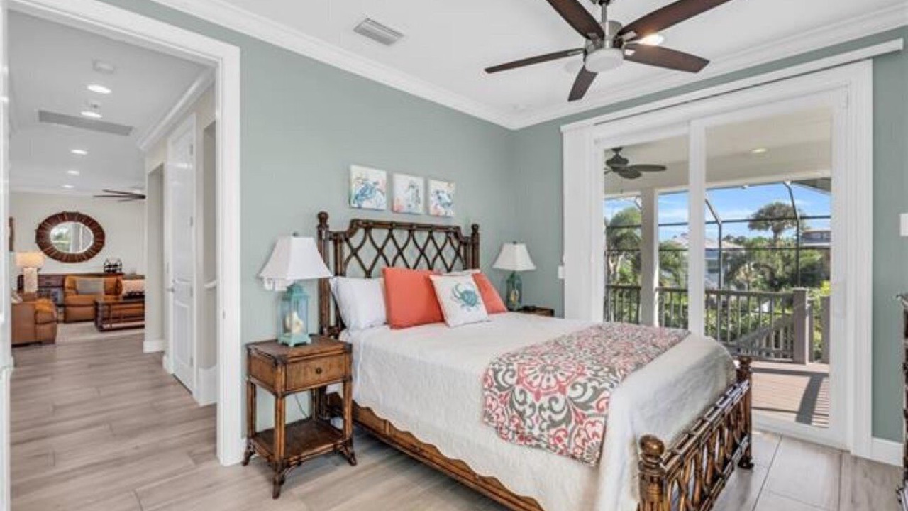 Photo of Bedroom in Mid Island