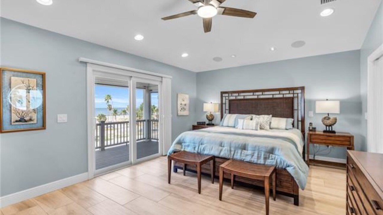 Photo of Bedroom in Mid Island