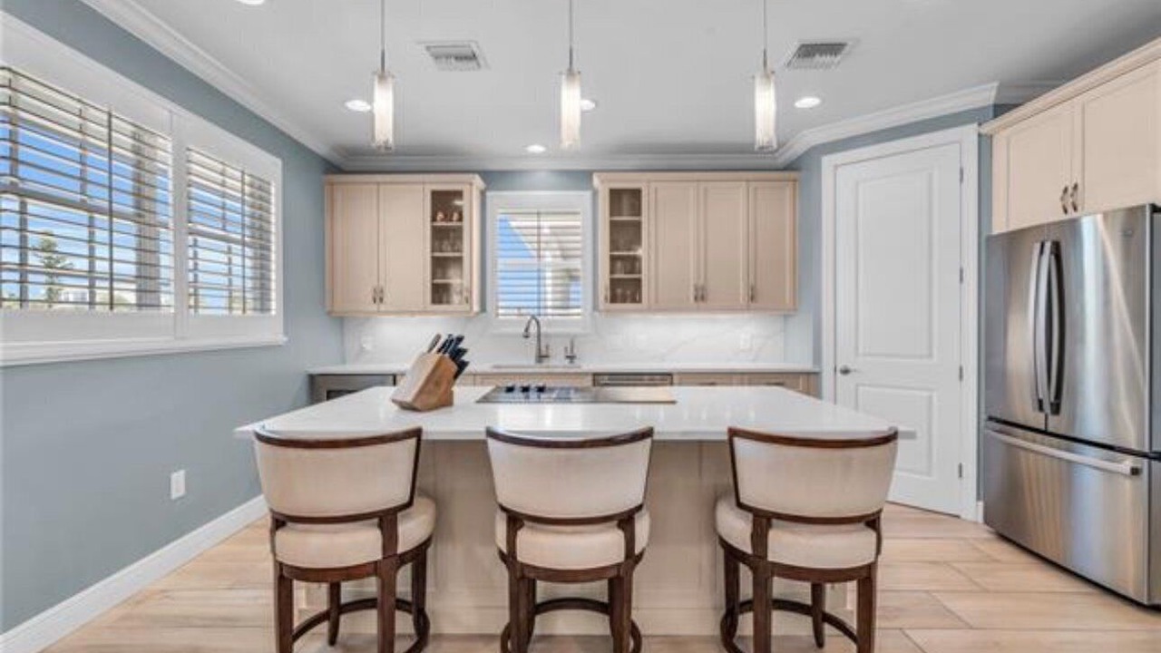 Photo of Kitchen in Mid Island
