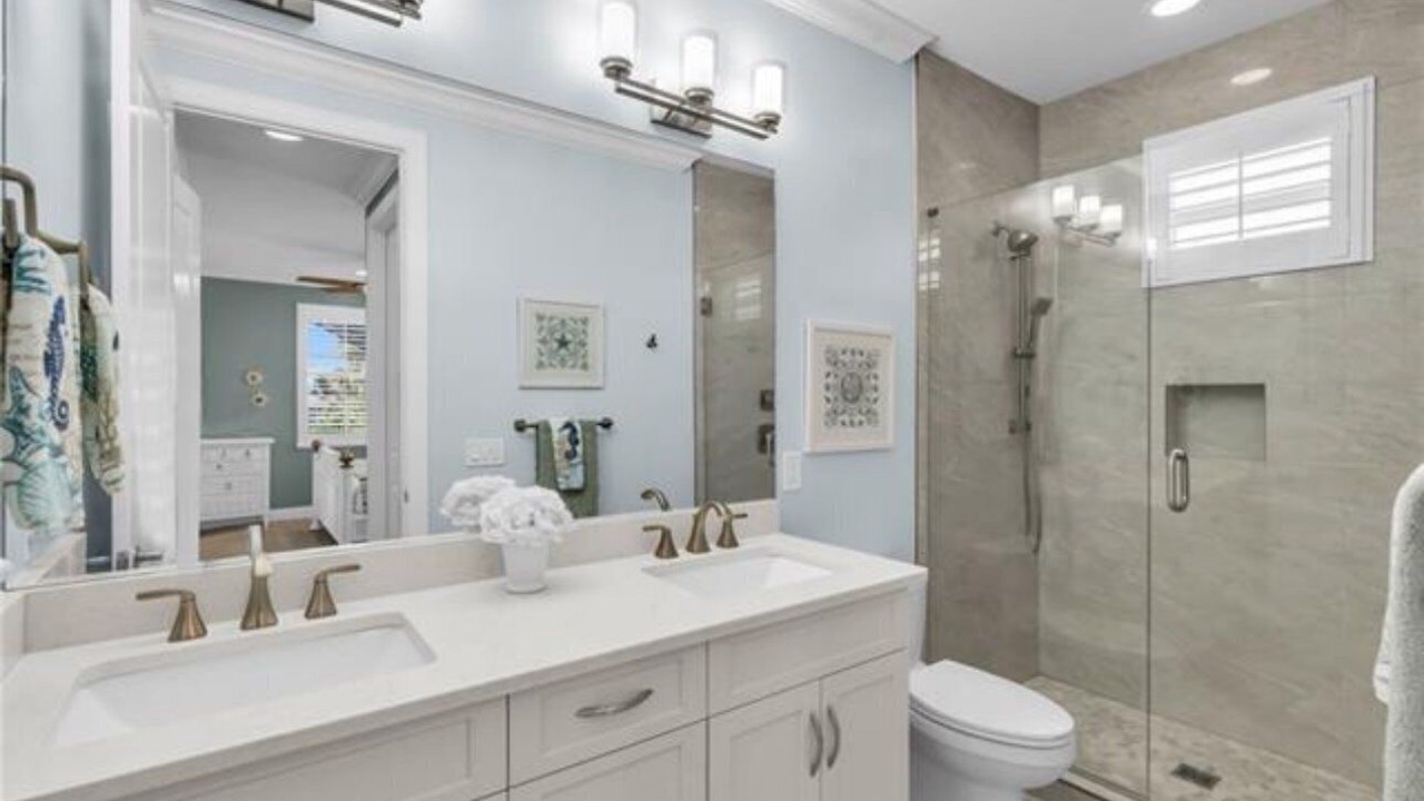 Photo of Bathroom in Mid Island